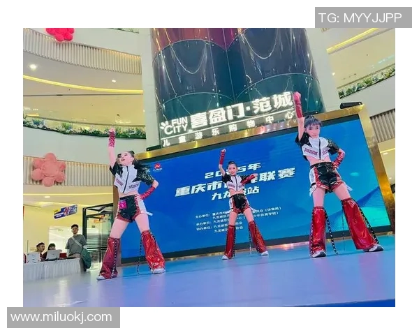 重庆街舞队的奋斗与荣耀：世界街舞大赛背后的成长历程揭秘